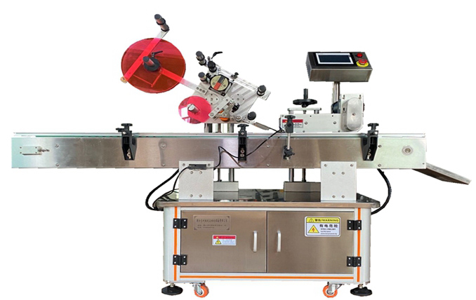 Horizontal labeling machine