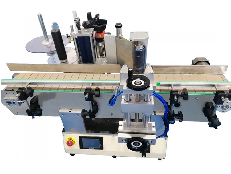 Automatic labeling machine