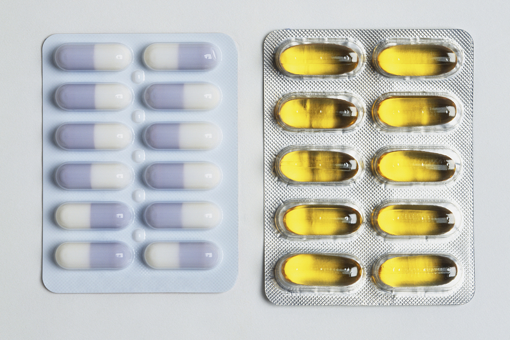Capsule tablets and gel tablets in blister packs